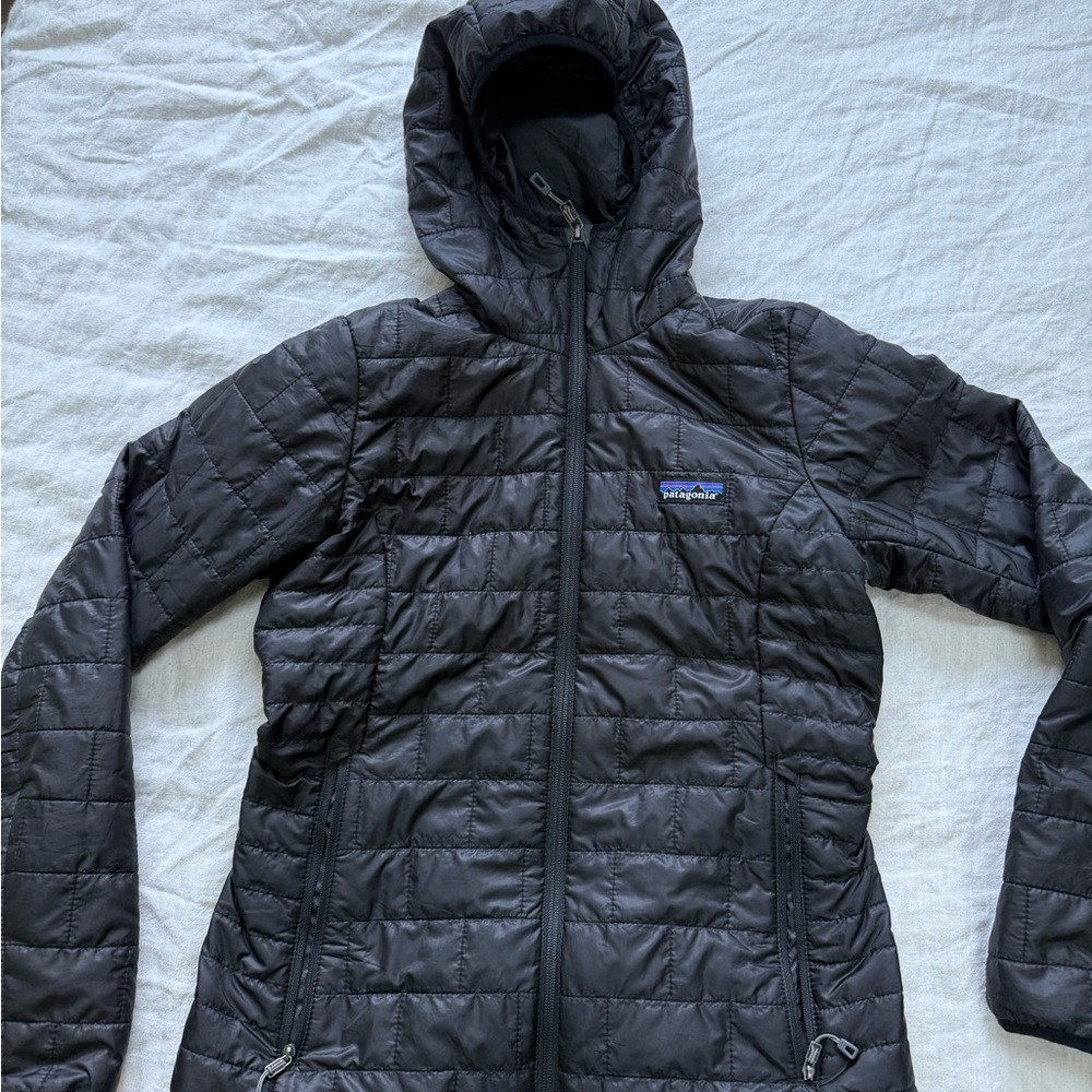 Patagonia Women's Black Hooded Puffer Jacket